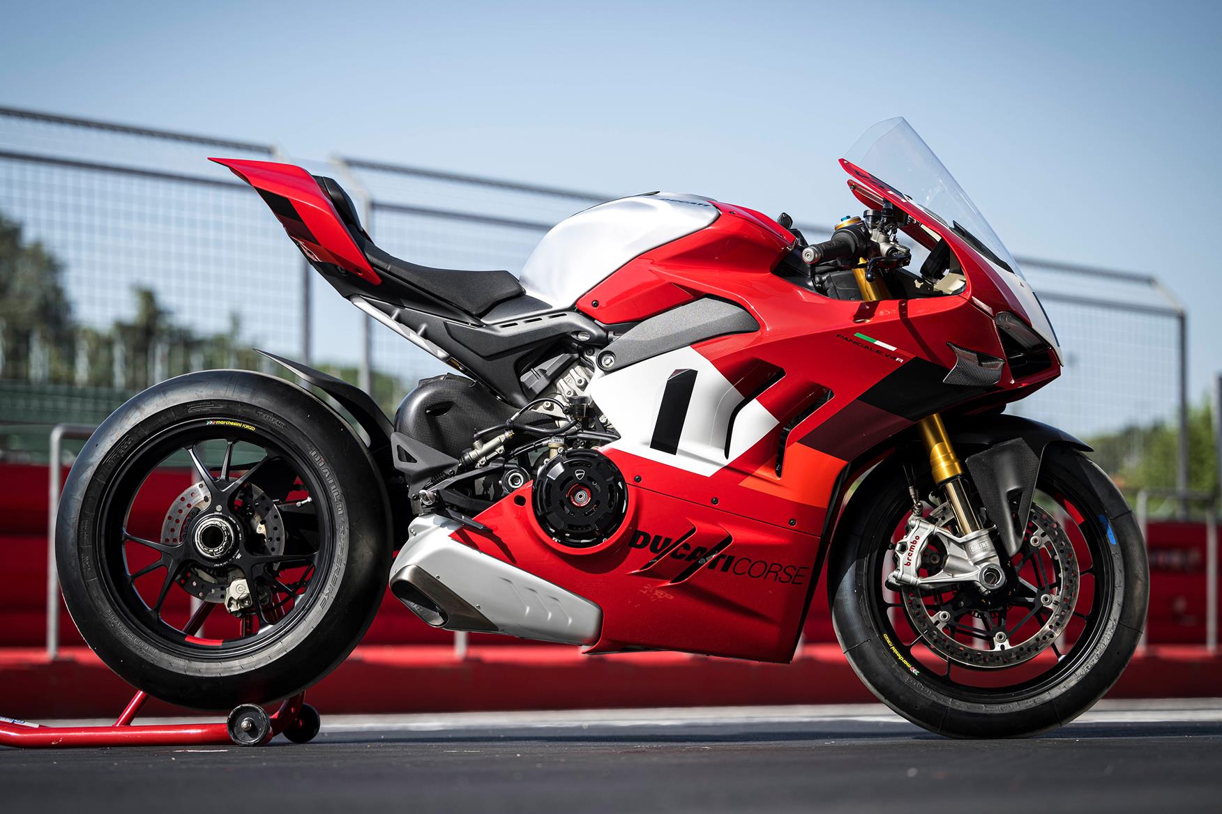 Фотопідбірка Ducati Panigale V4 R