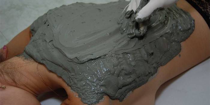 Як використовувати блакитну глину для обличчя