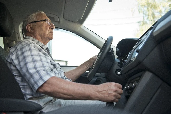 Водіїв старше 65 років можуть позбавити прав