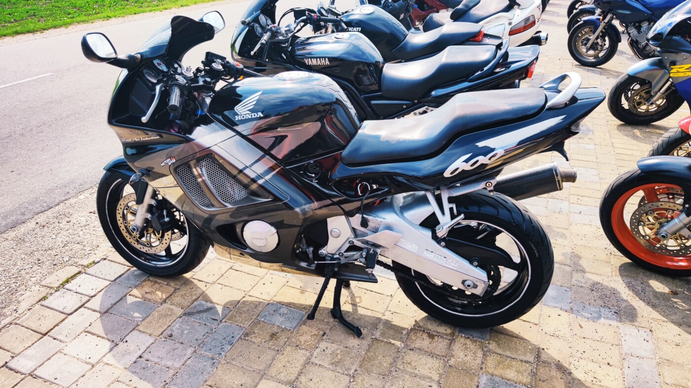 F4i - версия мотоцикла Honda CBR 600