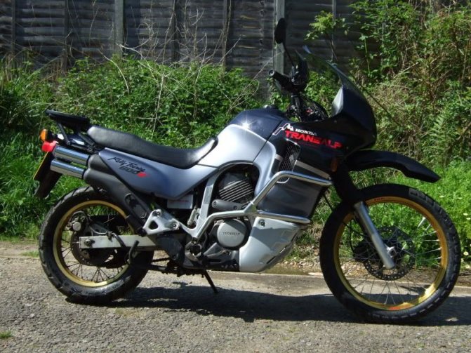 Мотоцикл Honda XL 600 V Transalp — один из лучших представителей туристических эндуро