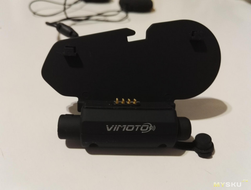 Bluetooth гарнитура для мотоцикла Vimoto V6 с функцией интеркома или «второму номеру» скучно