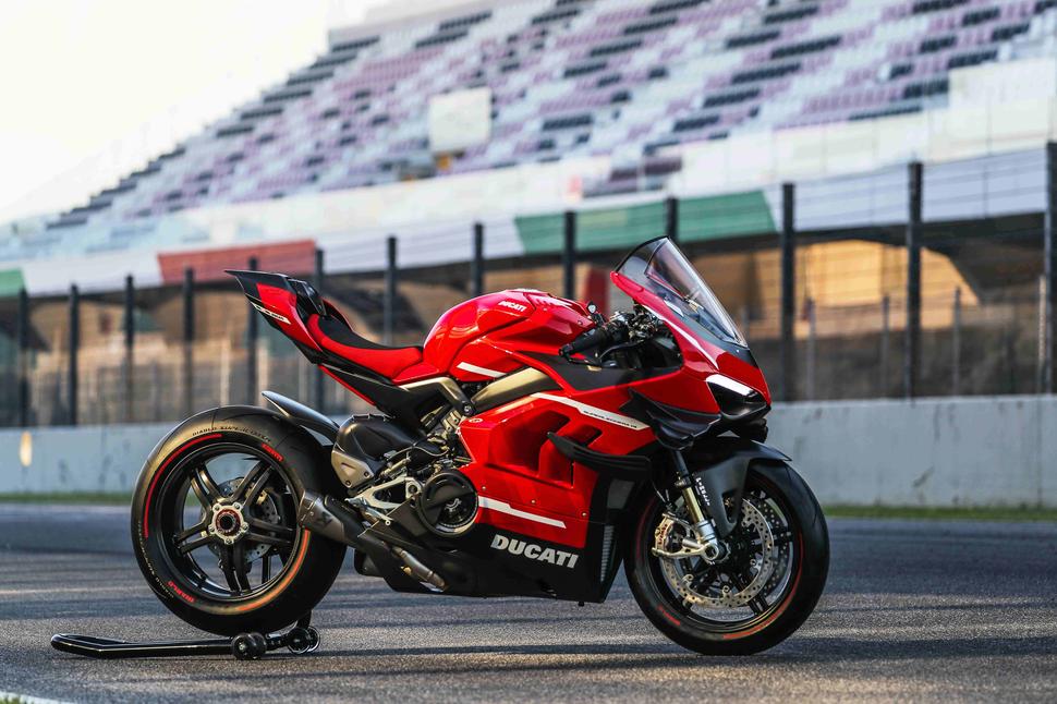 Каков Ducati Superleggera V4 на ходу