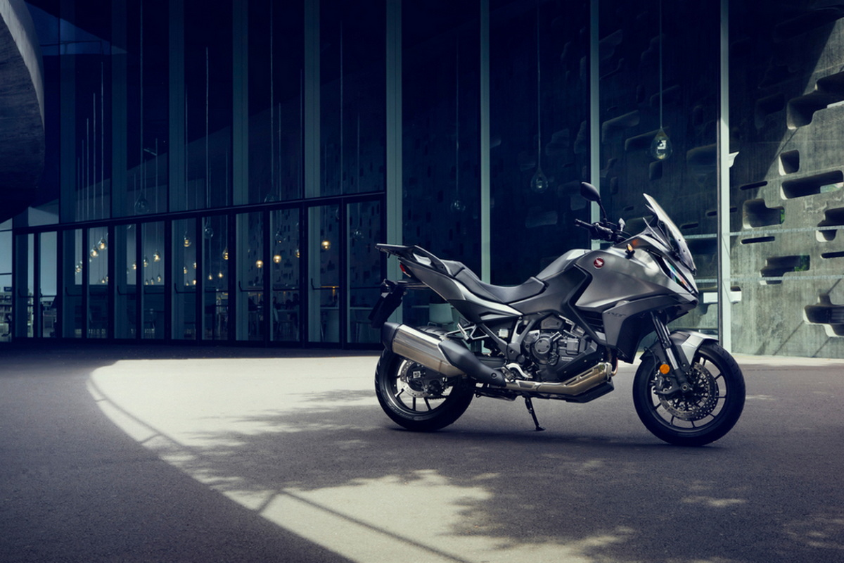 Новый спортивно-туристический мотоцикл Honda NT1100 2022 все подробности и фото