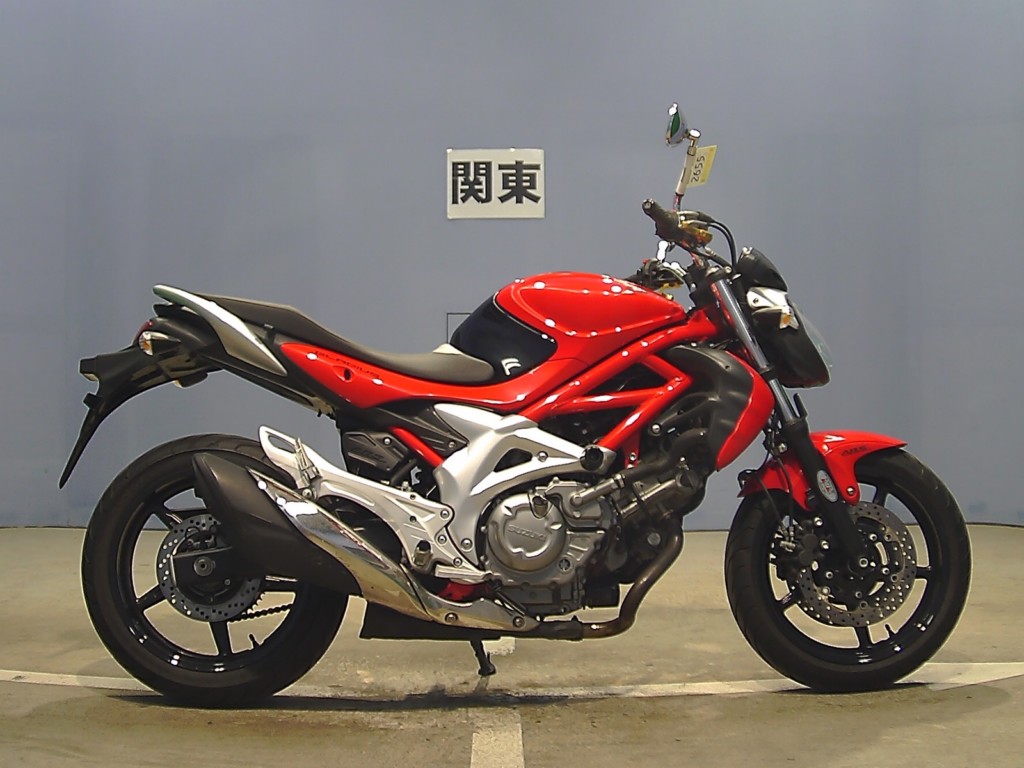 Обзор мотоцикла Suzuki SFV 400 Gladius Gladius 400